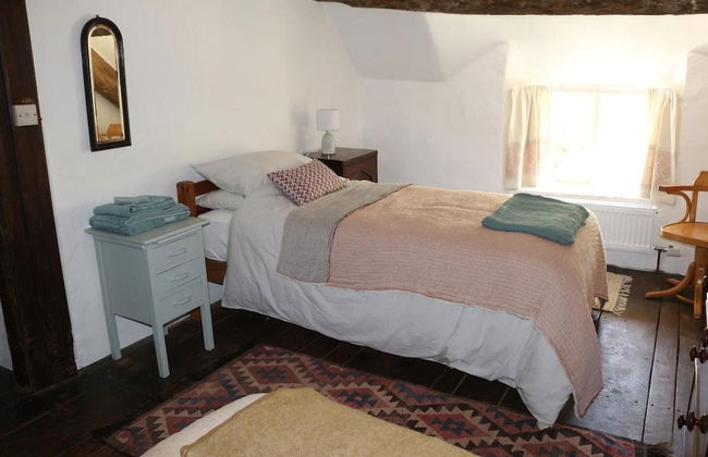 15th Century 3 Bedroom Cottage & Delightful Garden - Photo 7