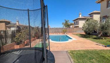 Apartamento con acceso independiente, a un paso de Granada, tranquilidad y comodidad - Foto 2