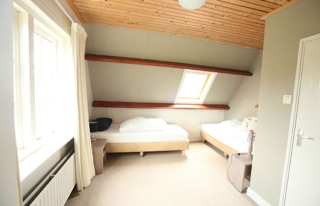 Nicely Decorated Villa with Garden near Sea - Foto 13