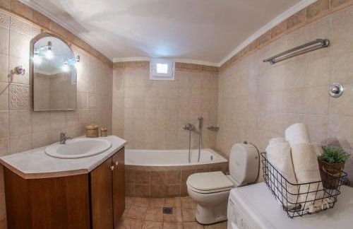 House of Hats - next to the coast - Karavomylos - Photo 23