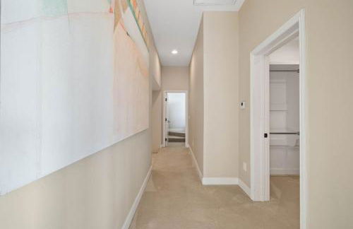 Oceanview Luxe Retreat with Rooftop - Foto 58