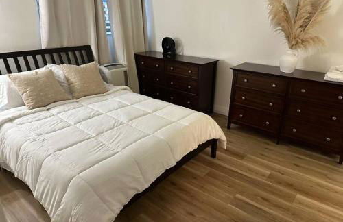 Cozy Centrally-located Condo in Honolulu - 30 day minimum stay - Photo 12