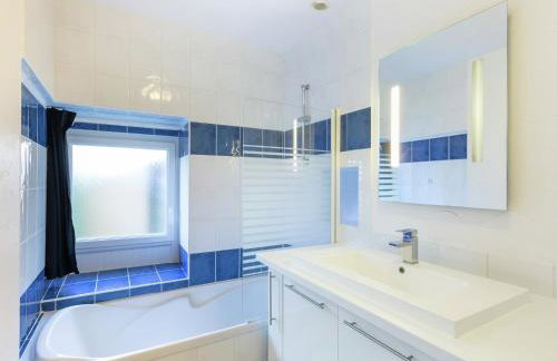 Peaceful Holiday Home in Plouguin with Indoor Pool - Foto 8