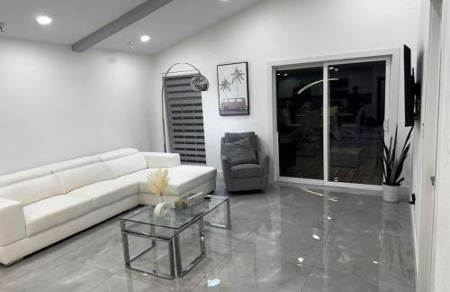 The Palm Stay Near SWF Airport laundry - Foto 39