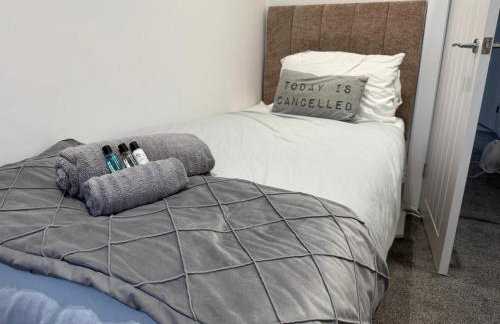 Isleworth House with Garden & private parking - Photo 23