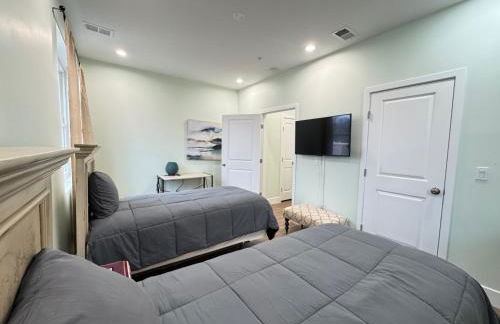 LUX Spacious Townhouse 4BR in DC - Photo 9