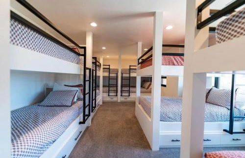 Skybridge Bear Lake Sleeps 61-75 with condo add-on - Foto 42