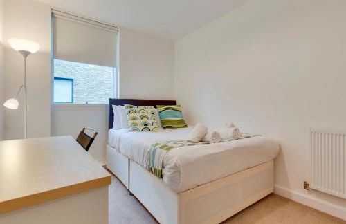 54 Woodpecker Way · Modern apartment near Addenbrookes Free parking Pass the Keys - Foto 32