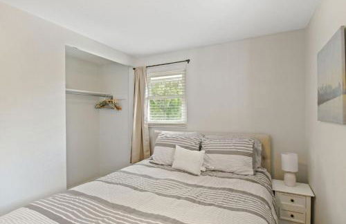 Spacious Retreat Fenced Yard Screened Deck - Photo 12