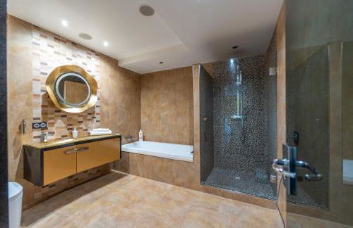 Luxury Vacation Villa - Photo 46