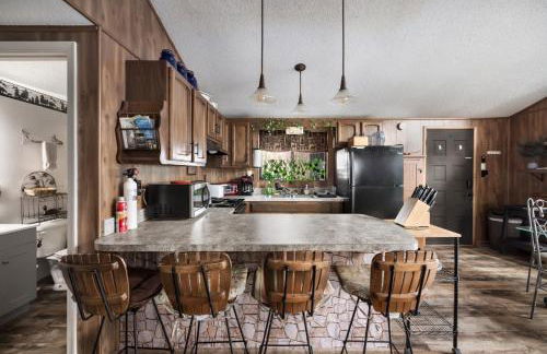 Zen Vibe w Fireplace Grill Deck & Screened Porch - Foto 18