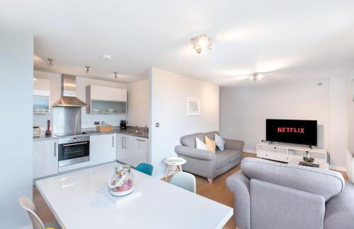 The Vizion serviced apartments from Pincott Properties - free parking, private balcony, and WiFi - Photo 5