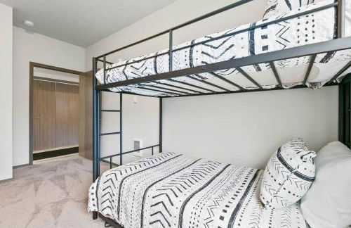 HUGE-Fun-Trendy Apt by Perry District & Downtown - Foto 23