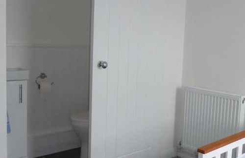 The Getaway - Modern 2 Bedroom Brixham Bungalow with sea peeps - Photo 6