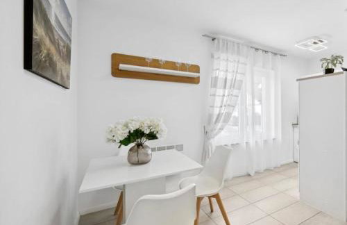 Prime Host Style Apartment - Photo 11