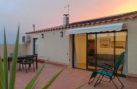 Sunny Relaxing Penthouse Costa Brava, Sea & Mountain Views, Huge Terrace, Fiber 1GB - Foto 1