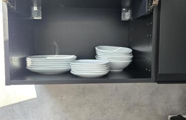 DG - Einfach aber sehr komfortabel - Wohnung für bis zu 12 Personen - Gruppen, Messe, Monteure, Studenten - Voll ausgestattet - 3 Smart-TV 55 Zoll Netflix, 1000 Mbit WLAN, voll ausgestattete Küche - Foto 23