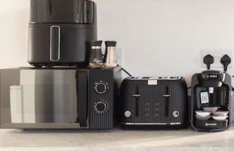 Opulent 2BR 2BA House with FREE Parking - Photo 2