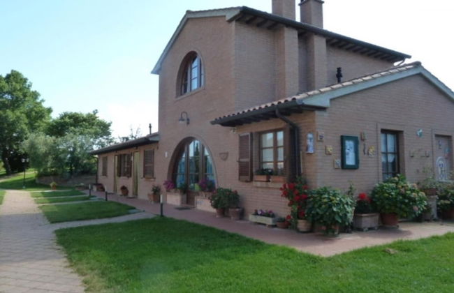 Pomegranate apt With Shared Pool - Photo 11