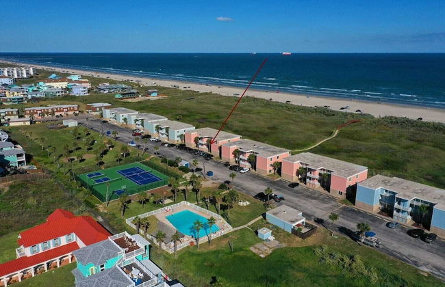 Oceanfront Condo w/ Private Balcony Pool + Tennis Bubbly Blew by Avantstay - Foto 44