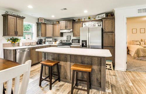 Screened Porch Family-Friendly St Stephen Retreat - Photo 2