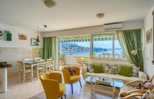 apartment with a magical view - Photo 13