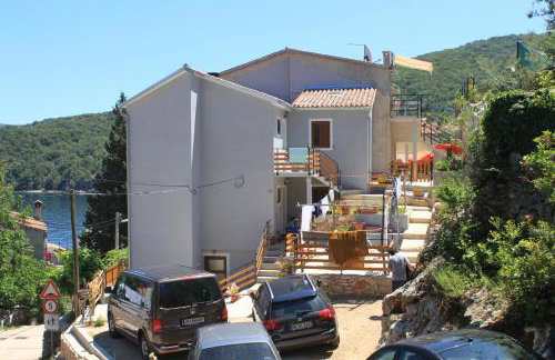 Apartments by the sea Valun, Cres - 8081 - Foto 1