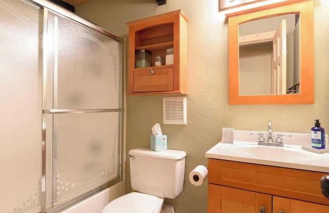 Zephyr by Avantstay Stylish Modified A Frame w/ Access To Tahoe Donner - Foto 11