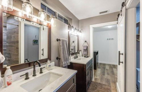 Lynx Lake Lux 6-BR HouseSleeps 22Hot TubGame Rm - Foto 49