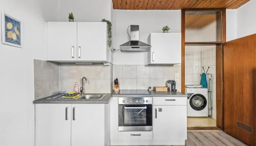 Goltan Apartment - Küche - WLAN - Parkplatz - Foto 4, stove, toaster