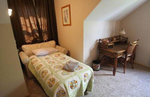 Five Bedroom Colonial Style Home - Foto 29