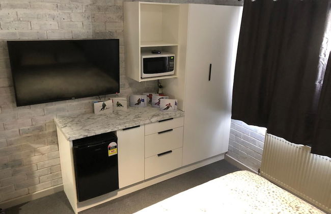 Perfect Located Apartment in the Heart of Hotham - Photo 18