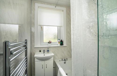 Free Parking - 2 Bedroom Flat-by Holiday Homes - Foto 19