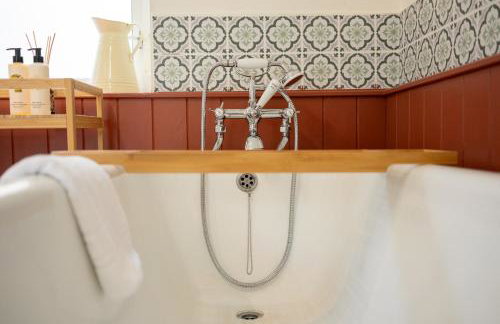 Beautiful 2 Bedroom Cottage in the Cotswolds - Photo 14