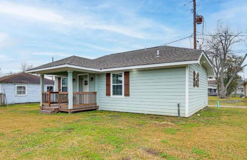 Fully Updated and Convenient! Baytown Home Near Dtwn - Foto 24