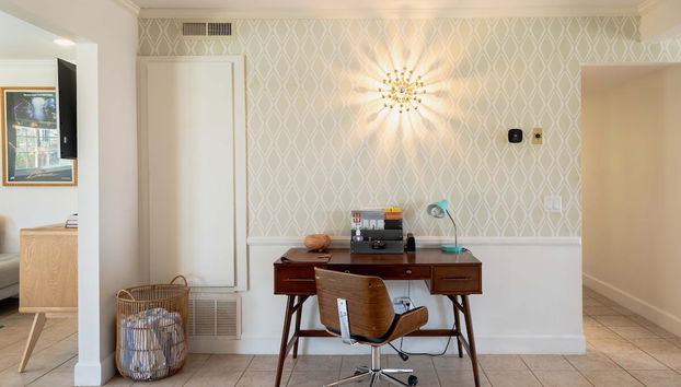 Relax at the 3BR Tranquil Oasis in Palm Springs - Photo 3, Room