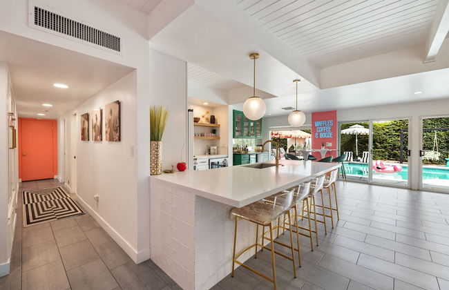 The Beverly - Photo 17