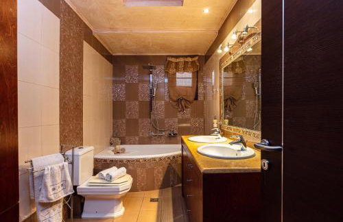 Promitheas Villa, with Pool & Heated Spa Whirlpool, By ThinkVilla - Foto 37