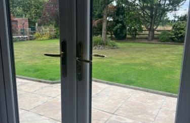 2 bedroom bungalow, 15 minutes to Alton Towers, dog friendly - Foto 50