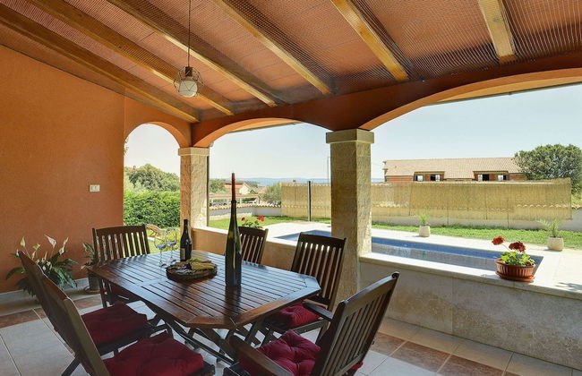 Villa in Peroj With Private Pool & Near Beach - Foto 14