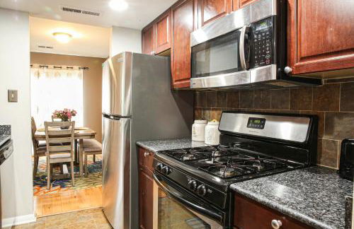 Charming 3bd Alexandria House, 11 miles to DC, Nice front view - Foto 12