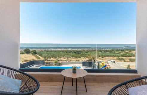 Cozy Home In Tinj With Wifi - Foto 2