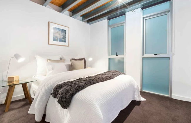 Light-filled Converted Warehouse 2 Bedroom Apartment in Prahran - Foto 2
