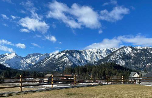 Mountain View Chalet Getaway 5 Min to Town - Foto 17