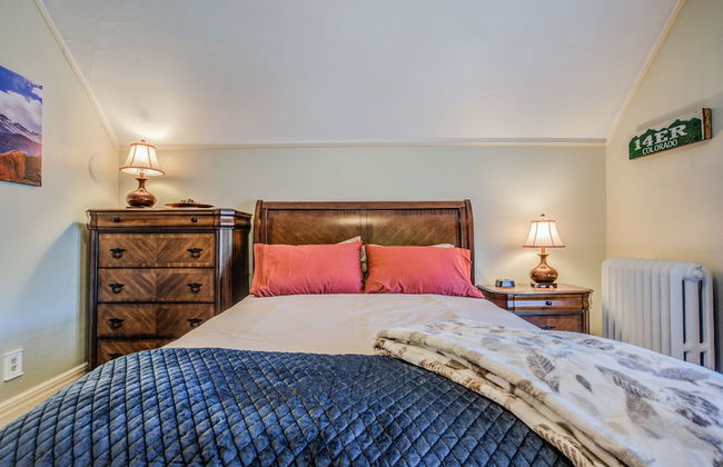 5bddowntown Victorian Charmhot Tub, Firepit - Photo 5