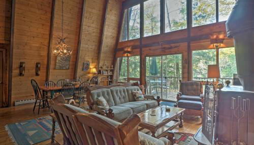 Lakefront Berkshires Retreat with Deck, Dock and Boat! - Foto 4