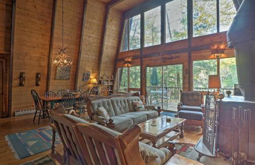 Lakefront Berkshires Retreat with Deck, Dock and Boat! - Foto 4
