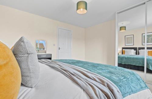 Stylish 4 Bedroom House in St Neots w Free Parking - Foto 2