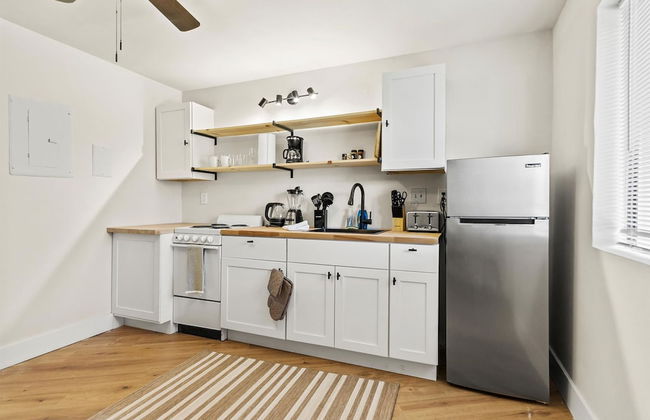 Spacious Studio Apt - Near Merrimack Park - Foto 7