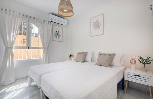 La Cala gorgeous 2 bedroom apartment with stunning gardens, pools and sea views - Photo 49